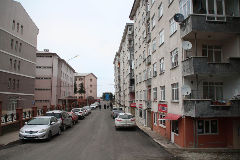 Rize'de bu binaya gelen misafir ayakta duramıyor! En çok namaz kılarken fark ediliyor - Resim: 4