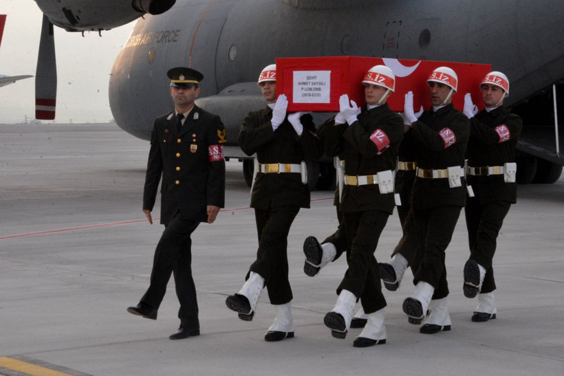 İdlib şehitleri memleketlerine uğurlanıyor - Resim: 1