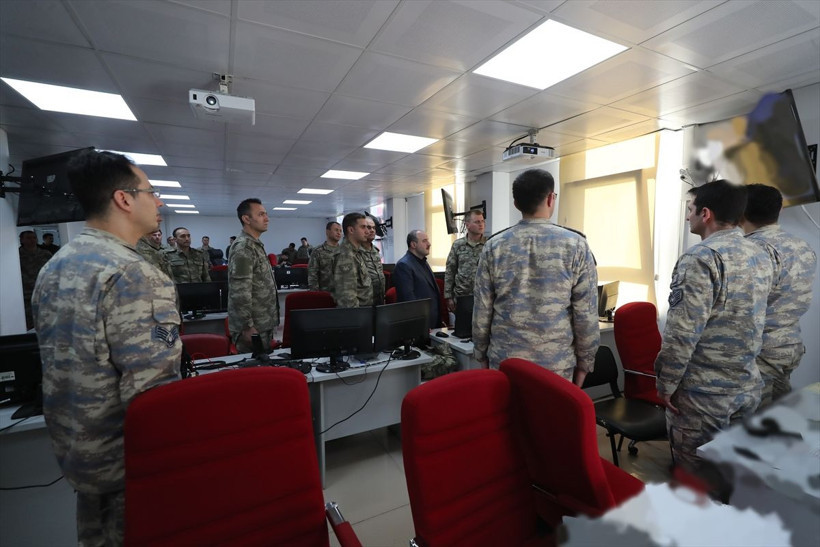 Bakan Varank'tan önemli hamle! Sıcak bölgede mühendislerle askerleri buluşturdu - Resim: 2