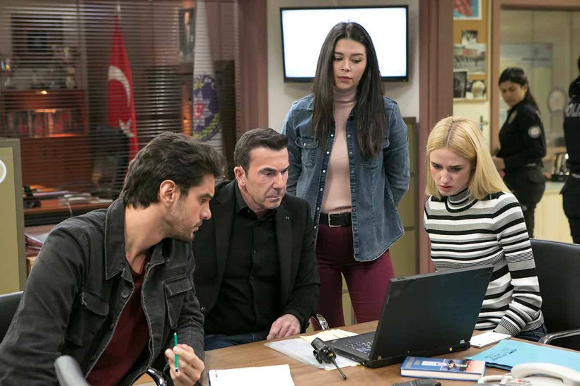 Arka Sokaklar'da sürpriz ayrılık Kanal D dizisine veda etmeye hazırlanıyor - Resim: 2