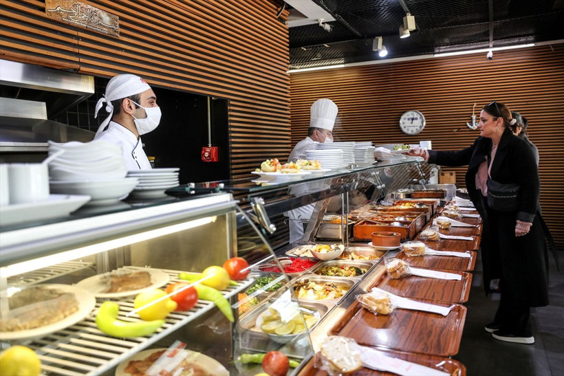 İstanbul'da lokantalarda koronavirüs tedbirleri artırıldı - Resim: 1