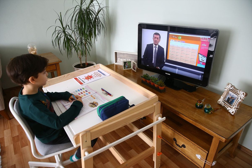 Uzaktan eğitim saat 09.00'da başladı işte ders programı ve kanallar - Resim: 4
