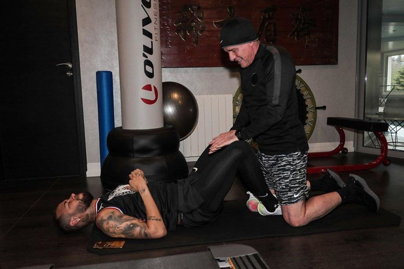 Neymar karantina günlerini 7 milyon sterlin'lik malikanesinde geçiriyor - Resim: 2