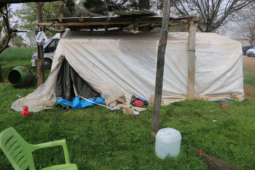 Şehir dışından döndü evinin bahçesine kurduğu çadırda kendisini karantinaya aldı - Resim: 2