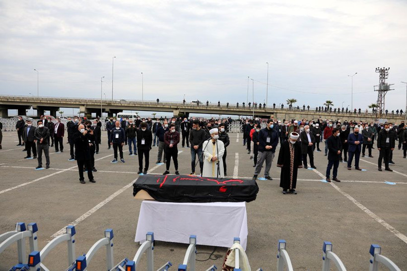 Koronavirüsten ölen Haydar Baş'ın cenazesinde dikkat çeken kadın detayı - Resim: 4