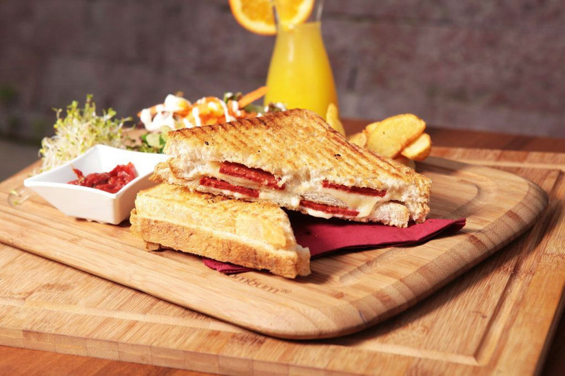 Ayvalık tostu tarifi meşhur lezzet! - Resim: 3