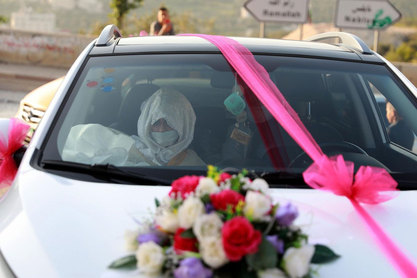 İşgal altında koronavirüse meydan okuyarak düğün yaptılar - Resim: 1