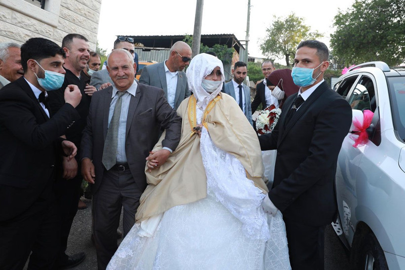 İşgal altında koronavirüse meydan okuyarak düğün yaptılar - Resim: 3