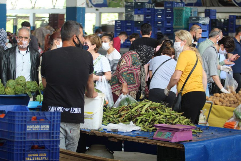 Antalya’daki semt pazarı mahşer yerine döndü - Resim: 4