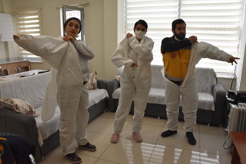 Koronavirüs şüphelisiyle ilk temas eden 112 Acil çalışanı kardeşler konuştu - Resim: 1