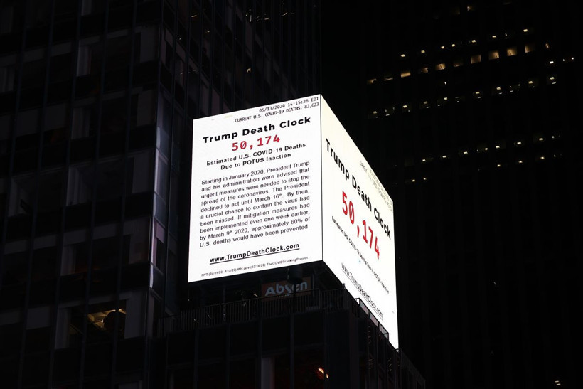 New York'ta Times Meydanı'na Trump Ölüm Saati asıldı - Resim: 3