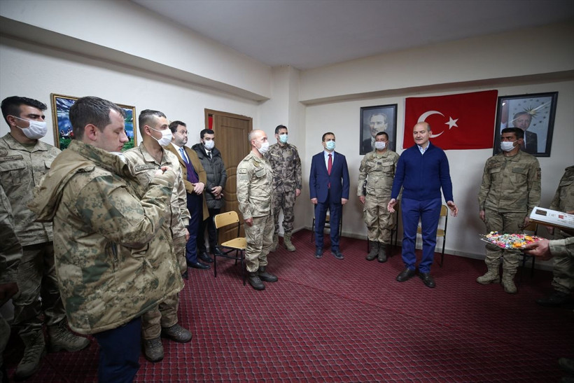 Bakan Süleyman Soylu karla kaplı İkiyaka Dağları'nda askerle böyle bayramlaştı - Resim: 4