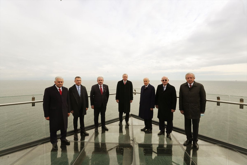 Cumhurbaşkanı Erdoğan ve MHP Genel Başkanı Bahçeli, Demokrasi ve Özgürlükler Adası'nı gezdi - Resim: 1