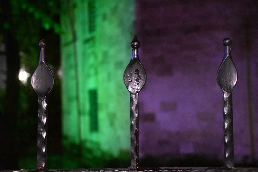 Manisa'da türbede genç kızın bacağına korkuluk demiri saplandı - Resim: 3