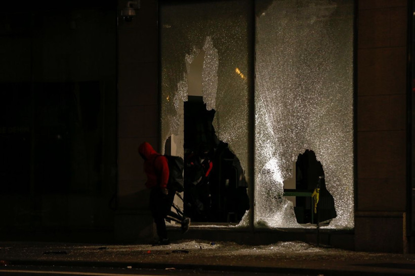 ABD gösterilerle yıkılıyor yağmalamalar başladı gözaltılar var - Resim: 3