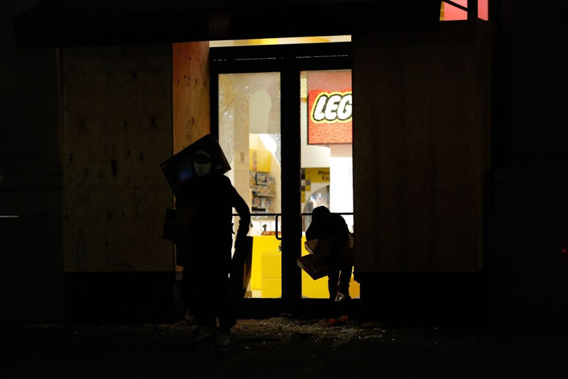 ABD gösterilerle yıkılıyor yağmalamalar başladı gözaltılar var - Resim: 4