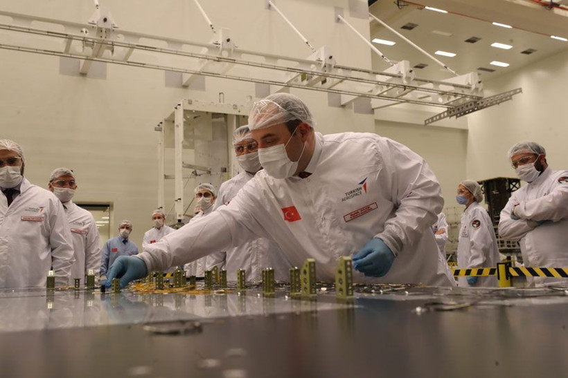 Türkiye'nin ilk yerli ve milli gözlem uydusu İmece'nin son montajı yapıldı - Resim: 4