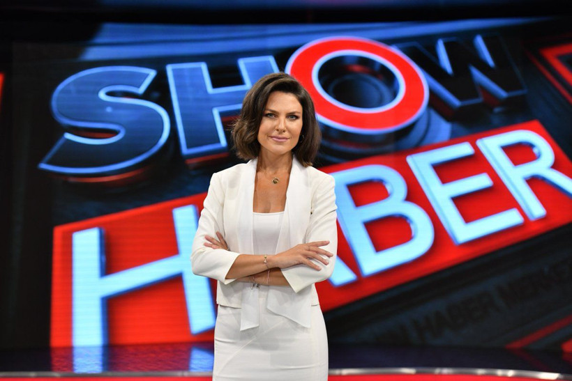 Show TV Ana Haber spikeri Ece Üner isyan etti! 'At imzanı rahatla' - Resim: 1