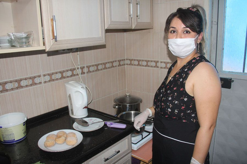 Adana'da bir anne 10 lirayla başladı şimdi siparişlere yetişemiyor - Resim: 1