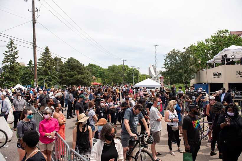 George Floyd için ilk cenaze töreni düzenlendi! Tabutun üzerinde dikkat çeken yazı - Resim: 3