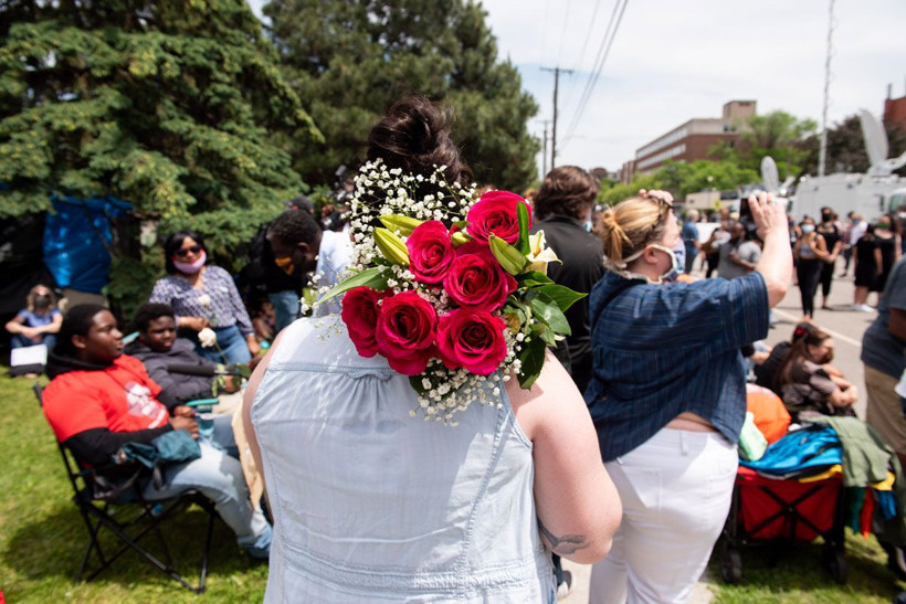 George Floyd için ilk cenaze töreni düzenlendi! Tabutun üzerinde dikkat çeken yazı - Resim: 4