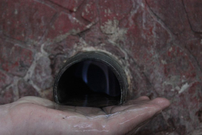 Bursa'da görenler gözlerine inanamıyor alev alev yanan çeşmeden kana kana su içiyorlar - Resim: 2