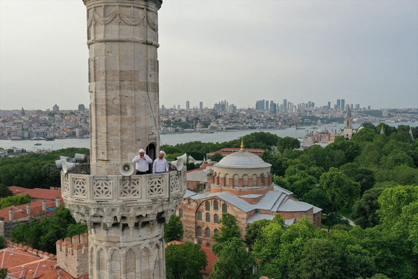 Ayasofya İmam Hatibi Önder Soy anlattı: 4 yılda 7 kişi ezandan etkilenerek Müslüman oldu - Resim: 2