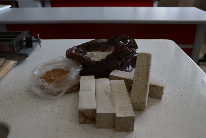 Niğde'de lise öğrencisi talaştan tuğla üretti - Resim: 2