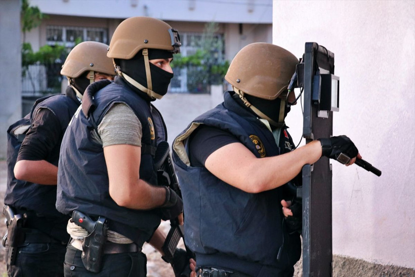 Adana'da büyük PKK operasyonu! Patlayıcılardan parmak izleri çıktı - Resim: 1