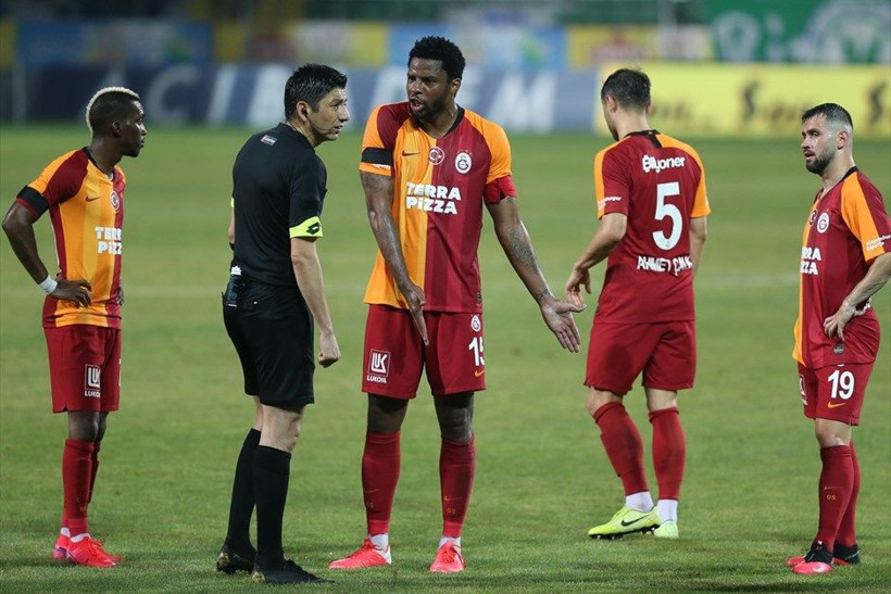Hakemler Galatasaray'dan geçen senenin intikamını aldı - Resim: 2