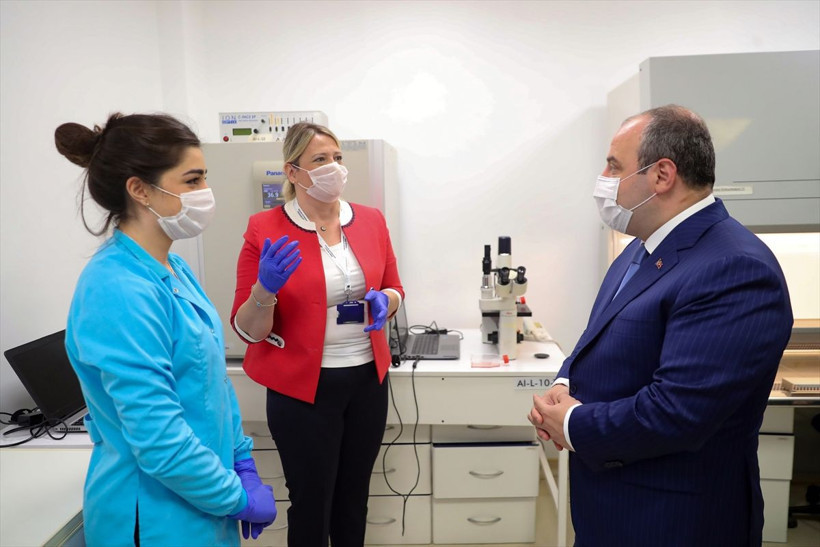 Bakan Mustafa Varank Kovid-19'a karşı aşı ve ilaç geliştirme çalışmalarını yerinde inceledi - Resim: 2