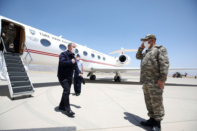 Hulusi Akar ve TSK'nın komuta kademesi sınır bölgesinde - Resim: 2
