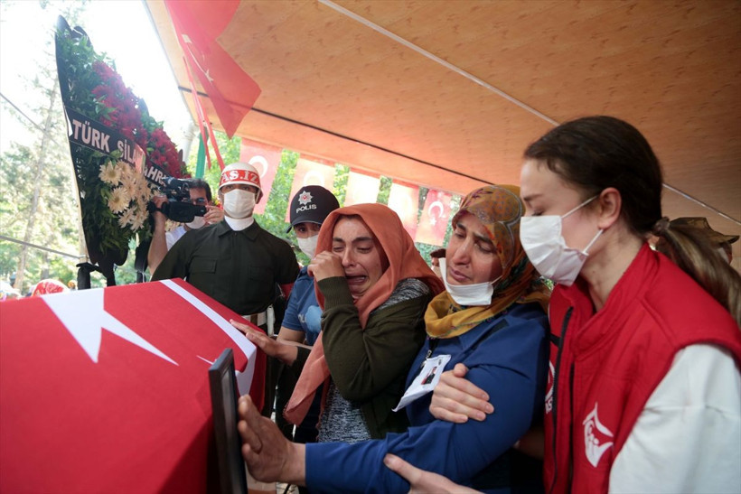 Şehit Piyade Uzman Onbaşı Ömer Kahya Kahramanmaraş'ta son yolculuğuna uğurlandı - Resim: 3