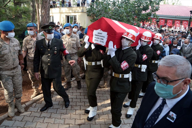 Şehit Piyade Uzman Onbaşı Ömer Kahya Kahramanmaraş'ta son yolculuğuna uğurlandı - Resim: 1