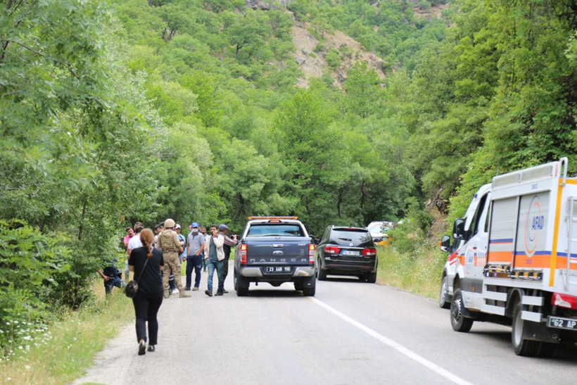 Tunceli’de Munzur Çayı’na uçan taksi için ekipler seferber edildi - Resim: 3