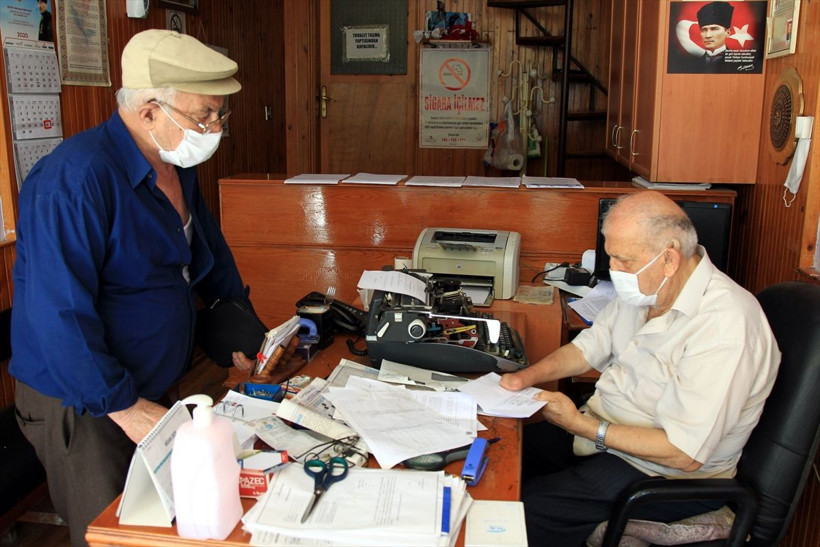Samsun'da tek parmağıyla 38 yıldır daktiloyla dilekçe yazıyor - Resim: 4