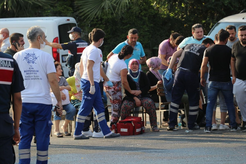 Aydın'da tarım işçilerini taşıyan minibüsle otomobil çarpıştı: 11 yaralı - Resim: 2