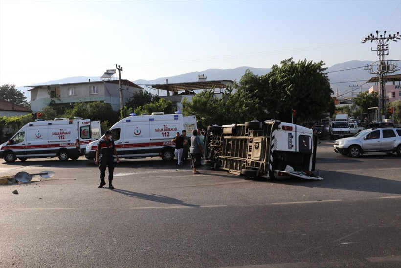 Aydın'da tarım işçilerini taşıyan minibüsle otomobil çarpıştı: 11 yaralı - Resim: 4