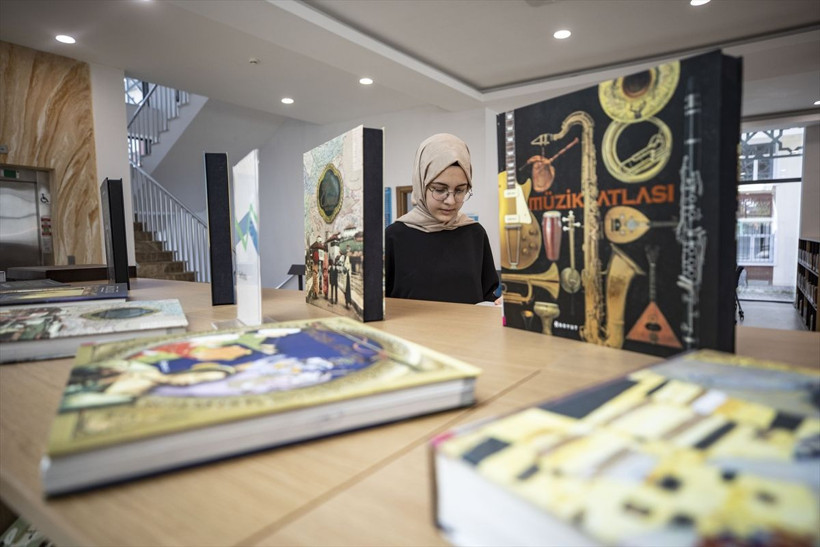 Kartal Anadolu İmam Hatip Lisesi öğrencisi İclal Dağcı 15 yaşında 5 dil daha öğrendi - Resim: 3