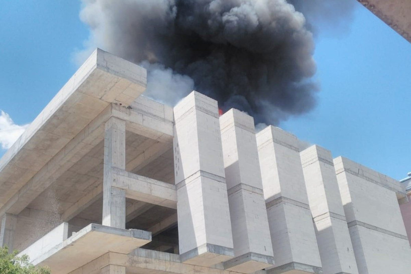 Tunceli'de inşaat halindeki binada çıkan yangında mahsur kalan 2 işçi son anda kurtarıldı - Resim: 1