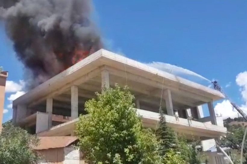 Tunceli'de inşaat halindeki binada çıkan yangında mahsur kalan 2 işçi son anda kurtarıldı - Resim: 2