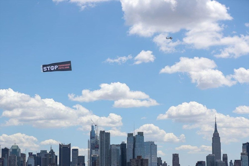 ABD'de 15 Temmuz havadan ve karadan pankartlarla anlatıldı - Resim: 2