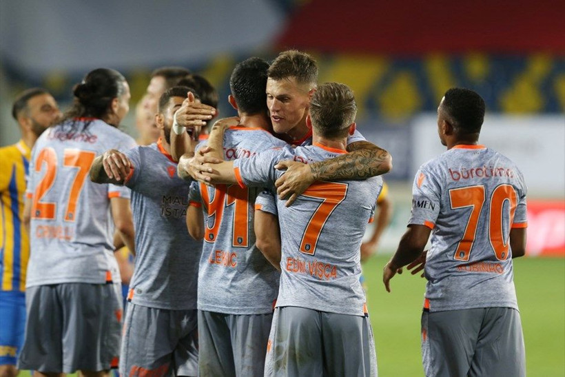 Başakşehir adım adım zirveye çıktı - Resim: 4