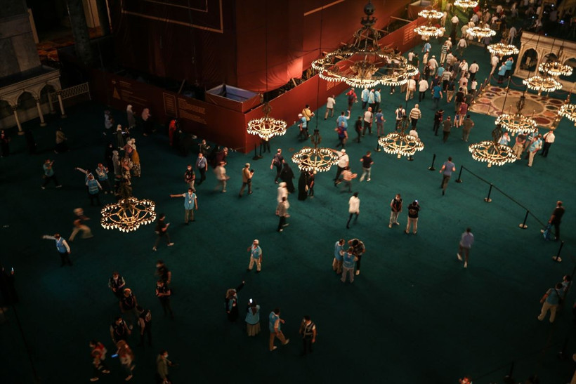 Ayasofya-i Kebir Cami-i Şerifi'nde 86 yıl sonra ilk akşam namazı - Resim: 1