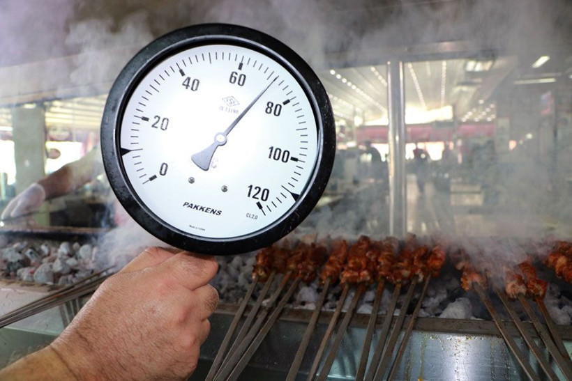 Adanalı kebapçılar 80 dereceyi bulan sıcakta keyifle çalışıyorlar - Resim: 3