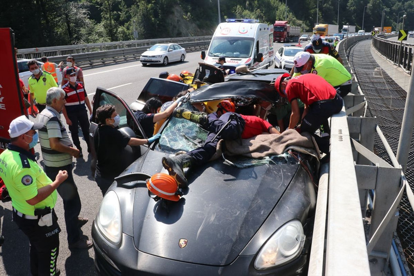 Bolu'da bariyere çarpan lüks cipin sürücüsü kadın yaralandı - Resim: 2