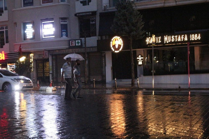 Meteoroloji'den İstanbul'a uyarı! Sel su baskını yıldırıma karşı dikkatli olun - Resim: 3