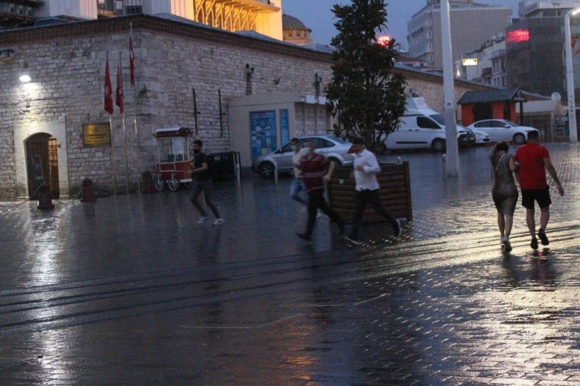 Meteoroloji'den İstanbul'a uyarı! Sel su baskını yıldırıma karşı dikkatli olun - Resim: 1