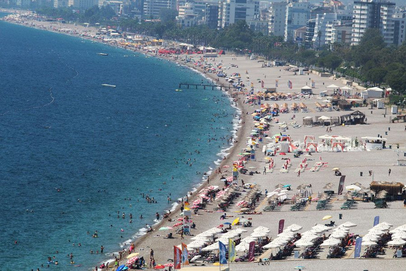 Antalya'da kavurucu sıcak termometreler 43 dereceyi gösterdi - Resim: 1