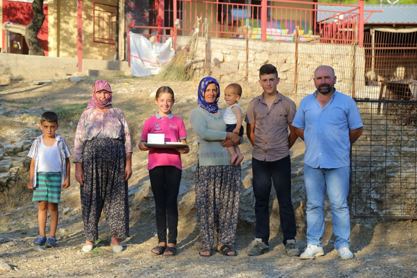 Emine Erdoğan'ın hediyesi 'Toroslar'ın Kardeleni' yörük kızı Emine'ye ulaştı - Resim: 2